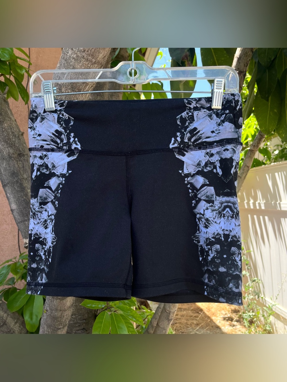 Alo Yoga Dark Crystal Sky Krystal Burn Biker Shorts.